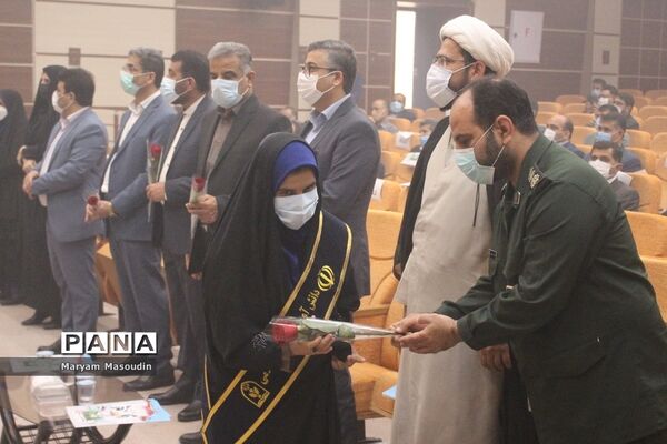 تجلیل از دانش‌آموزان تراز انقلاب اسلامی استان بوشهر