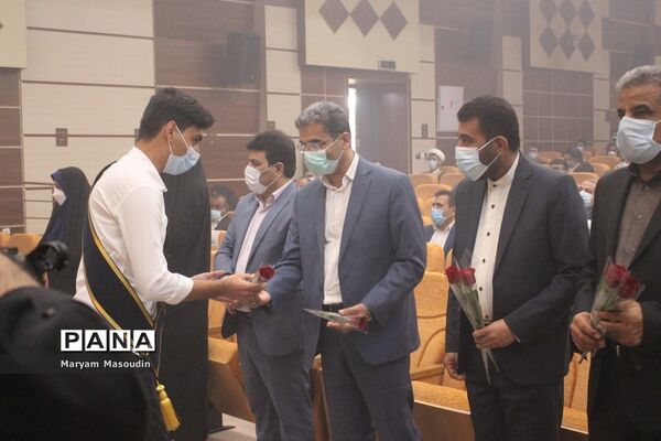 تجلیل از دانش‌آموزان تراز انقلاب اسلامی استان بوشهر