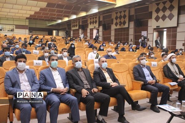 همایش تجلیل از دانش‌آموزان تراز انقلاب اسلامی استان بوشهر
