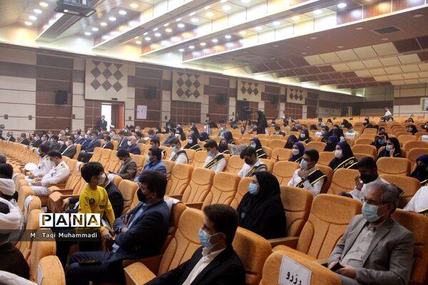 همایش تجلیل از دانش‌آموزان تراز انقلاب اسلامی استان بوشهر