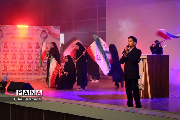 همایش تجلیل از دانش‌آموزان تراز انقلاب اسلامی استان بوشهر