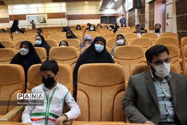 همایش تجلیل از دانش‌آموزان تراز انقلاب اسلامی استان بوشهر