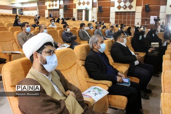 همایش تجلیل از دانش‌آموزان تراز انقلاب اسلامی استان بوشهر