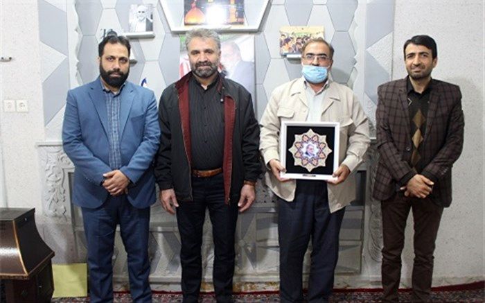 دیدار اصحاب رسانه قم با خانواده شهید «فخری زاده»