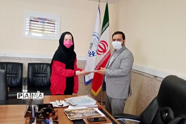 تجلیل از فرهنگیان و دانش‌آموزان برگزیده شهرستان پردیس در حوزه پرورشی