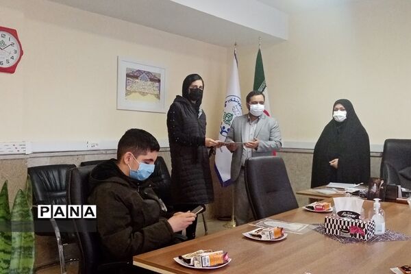 تجلیل از فرهنگیان و دانش‌آموزان برگزیده شهرستان پردیس در حوزه پرورشی