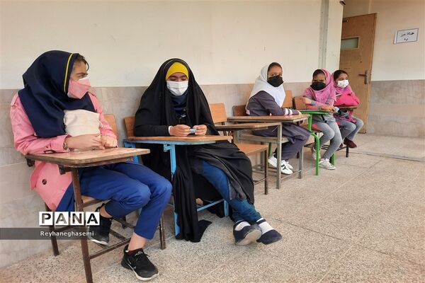 رقابت دانش‌آموزان ناحیه یک شیراز در المپیاد رویش