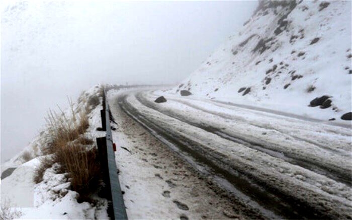 بارش برف و باران در محورهای مواصلاتی ۶ استان