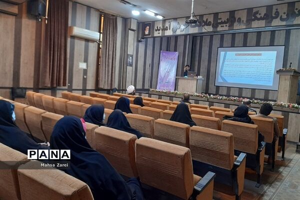 دومین کارگاه توانمندسازی دبیران با رویکرد مدل‌سازی ساختاری در قرچک