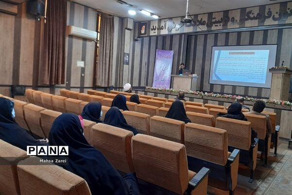 دومین کارگاه توانمندسازی دبیران با رویکرد مدل‌سازی ساختاری در قرچک