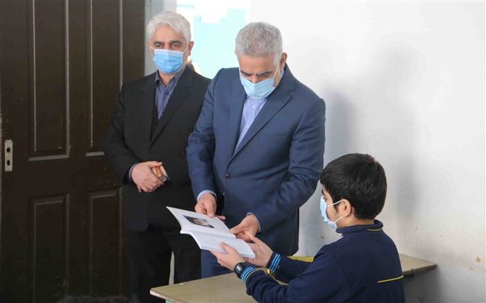 بازدید سرزده استاندار گیلان، از روند آموزش حضوری 2 مدرسه در رشت