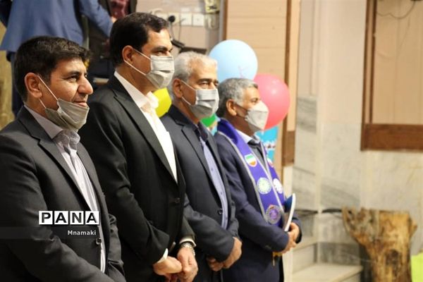 نشست هم‌اندیشی مربیان پیشتاز آران و بیدگل