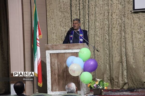نشست هم‌اندیشی مربیان پیشتاز آران و بیدگل