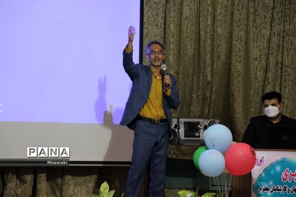 نشست هم‌اندیشی مربیان پیشتاز آران و بیدگل