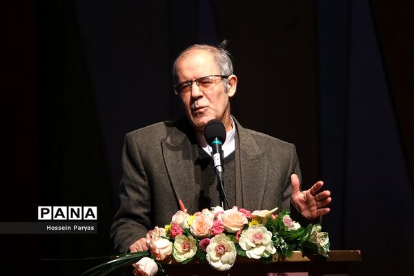 رونمایی از کتاب «دنیای شیشه ای 2»