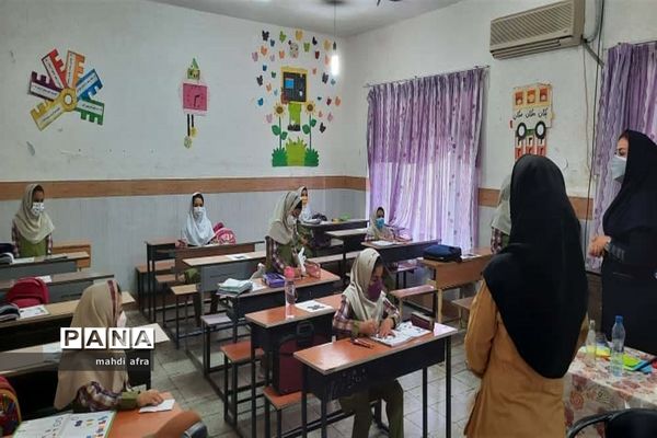 بازدید سرگروه‌های آموزشی از آموزش حضوری و مجازی مدارس ابتدایی