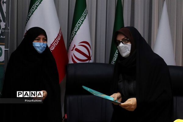 آیین تجلیل از منتخبان کشوری جشنواره فرهنگی هنری معلمان هنرمند مولف و پرسش مهر