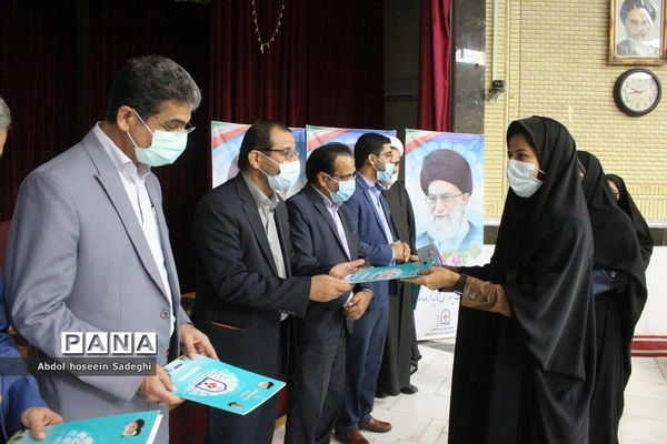 تجلیل از کارشناسان معاونت پرورشی و فرهنگی شهرستان‌ها و مناطق آموزش و پرورش استان بوشهر