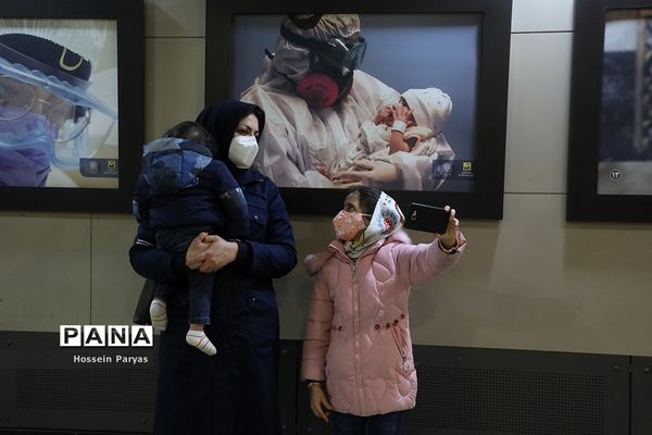 افتتاح نمایشگاه عکس مدافعان سلامت و تقدیر از پرستاران