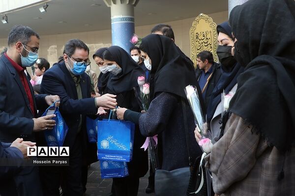 افتتاح نمایشگاه عکس مدافعان سلامت و تقدیر از پرستاران