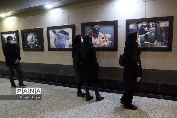 افتتاح نمایشگاه عکس مدافعان سلامت و تقدیر از پرستاران