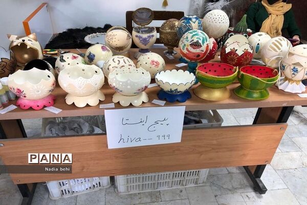 نمایشگاه و فروشگاه صنایع دستی و هنرهای خانگی دانش‌آموزان  در پژوهش سرای دانش‌آموزی شهید خوشبخت بوشهر