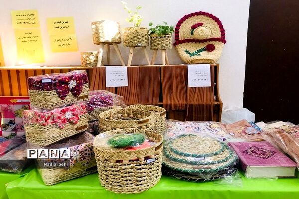 نمایشگاه و فروشگاه صنایع دستی و هنرهای خانگی دانش‌آموزان  در پژوهش سرای دانش‌آموزی شهید خوشبخت بوشهر