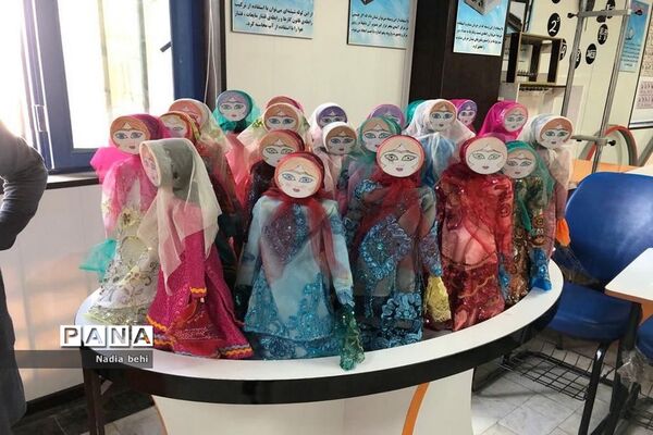 نمایشگاه و فروشگاه صنایع دستی و هنرهای خانگی دانش‌آموزان  در پژوهش سرای دانش‌آموزی شهید خوشبخت بوشهر
