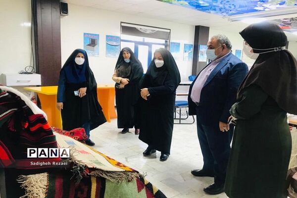 نمایشگاه و فروشگاه صنایع دستی و هنرهای خانگی دانش‌آموزان  در پژوهش سرای دانش‌آموزی شهید خوشبخت بوشهر