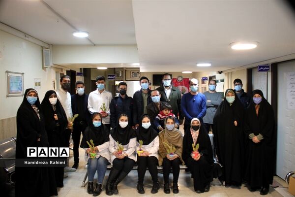 تکریم از مقام شهدای مدافع سلامت و تجلیل از کادر بهداشت و درمان