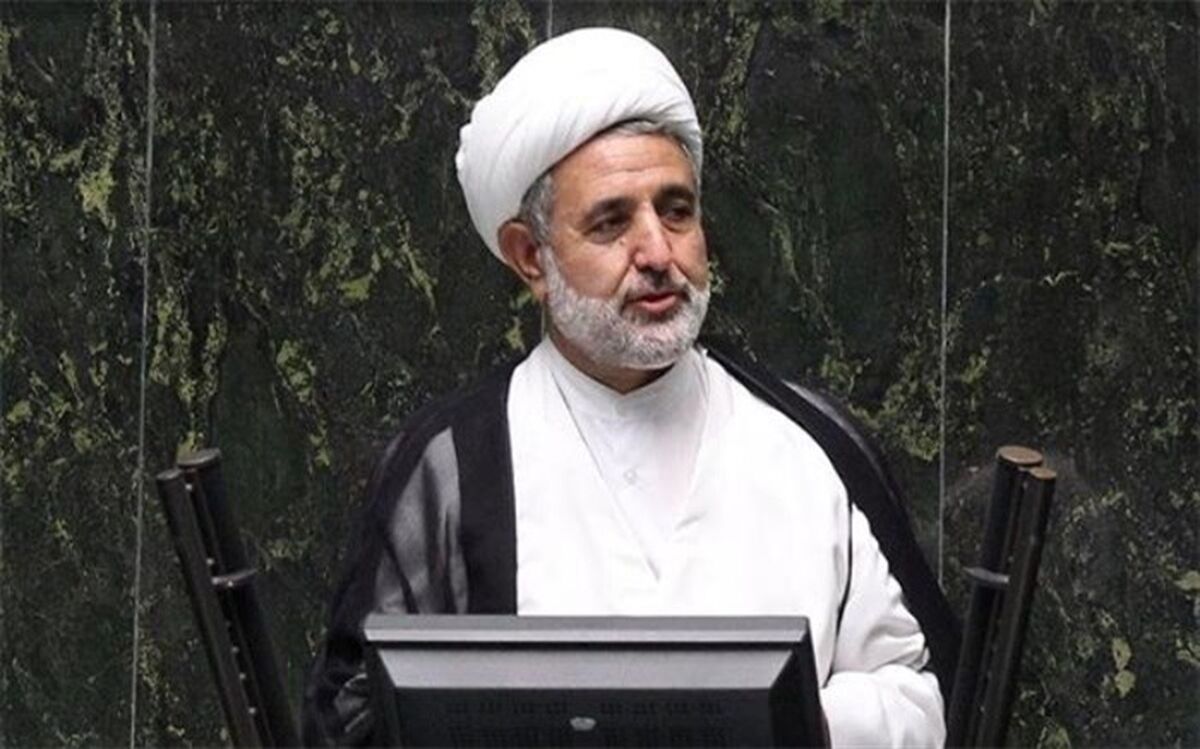 ذوالنوری: نوسان در قیمت ارز هیچ دلیل اقتصادی‌ ندارد