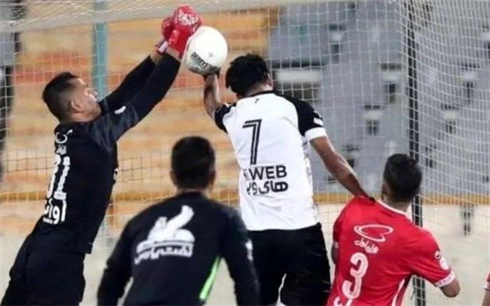 جواد محمدی: خودم هم نفهمیدم با دست به پرسپولیس گل زدم یا سر