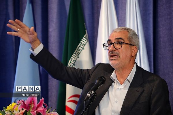 آیین تجلیل از دانش‌آموزان و پژوهشگران برگزیده کشور