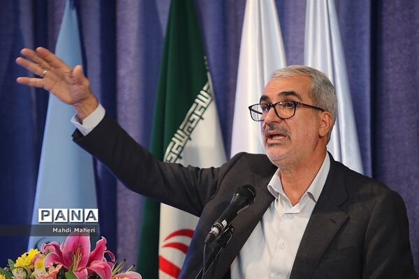 آیین تجلیل از دانش‌آموزان و پژوهشگران برگزیده کشور
