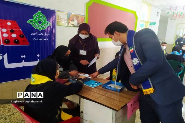 برگزاری مرحله ناحیه‌ای المپیاد بازی‌های فکری سرگرمی رویش در ناحیه 4 شیراز