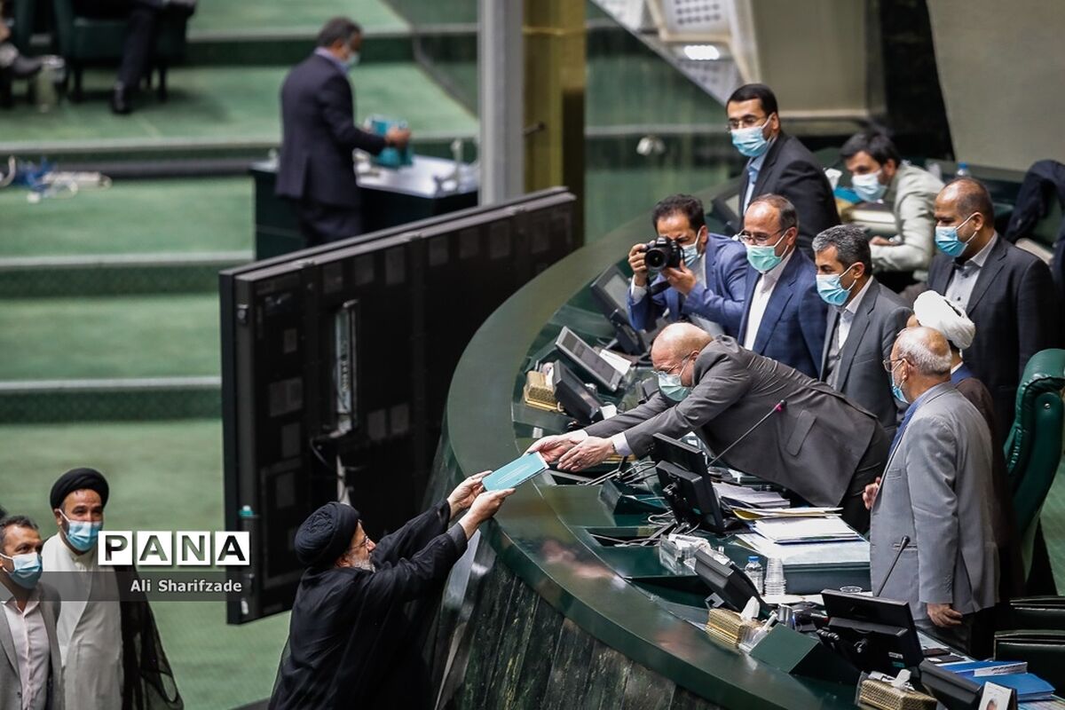 جزئیات بودجه ۱۴۰۱؛ رشد 29 درصدی حقوق و اختصاص 25 هزار میلیارد برای رتبه‌بندی معلمان