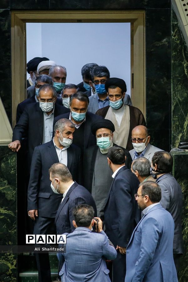 ارائه لایحه بودجه ۱۴۰۱ توسط رئیس جمهور به مجلس شورای اسلامی