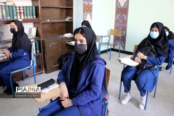 آموزش حضوری در دبیرستان ام ابیها شهرستان بوشهر
