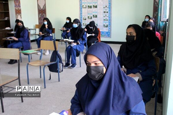 آموزش حضوری در دبیرستان ام ابیها شهرستان بوشهر