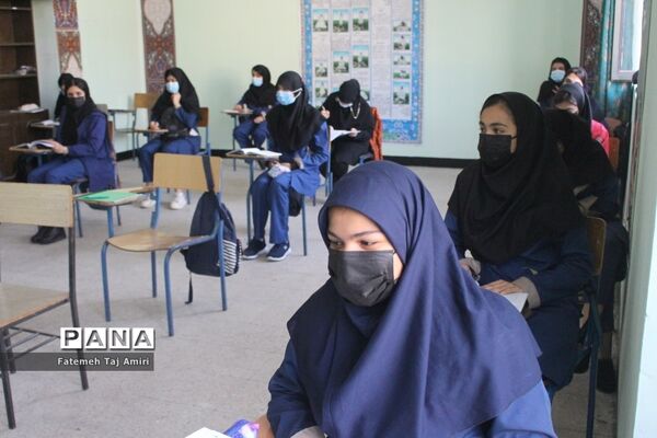آموزش حضوری در دبیرستان ام ابیها شهرستان بوشهر