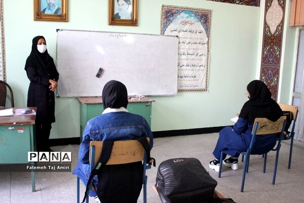 آموزش حضوری در دبیرستان ام ابیها شهرستان بوشهر
