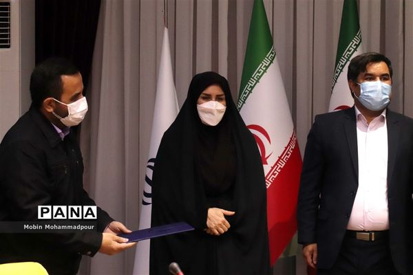 آیین تجلیل از پژوهشگران، فناوران و معلمان پژوهنده آموزش و پرورش آذربایجان شرقی