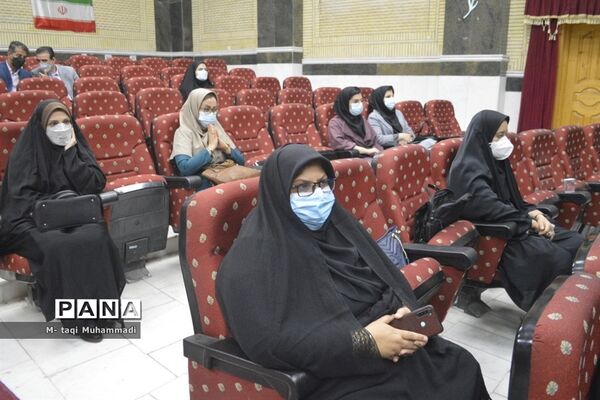 همایش تجلیل از معلمان پژوهشگر و دانش‌آموزان پرسشگر آموزش و پرورش استان بوشهر
