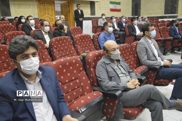 همایش تجلیل از معلمان پژوهشگر و دانش‌آموزان پرسشگر آموزش و پرورش استان بوشهر