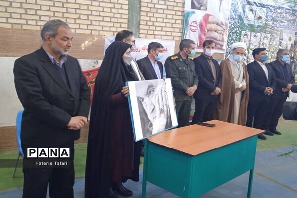 برگزاری یادواره لاله‌های روشن در شهر بام و صفی آباد
