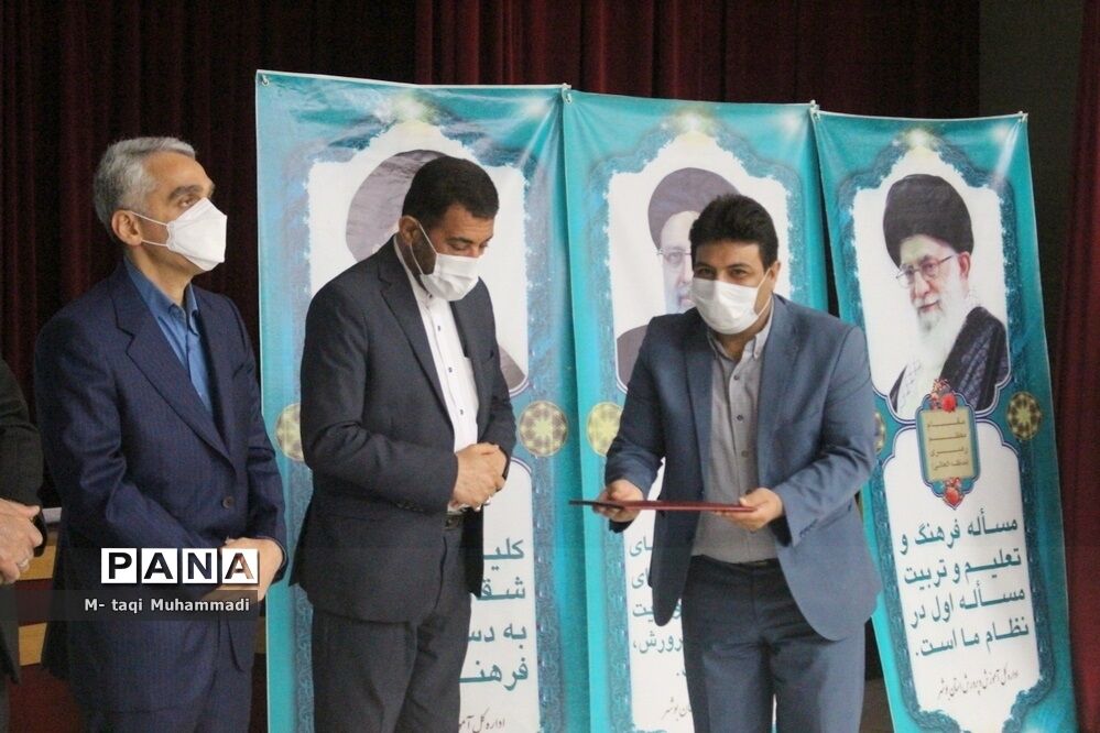 تجلیل از معلمان پژوهشگر و دانش‌آموزان پرسشگر آموزش و پرورش استان بوشهر