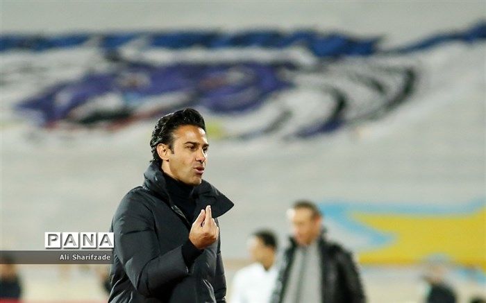 آبی‌ها صدرنشین هفته دهم لیگ برتر شدند