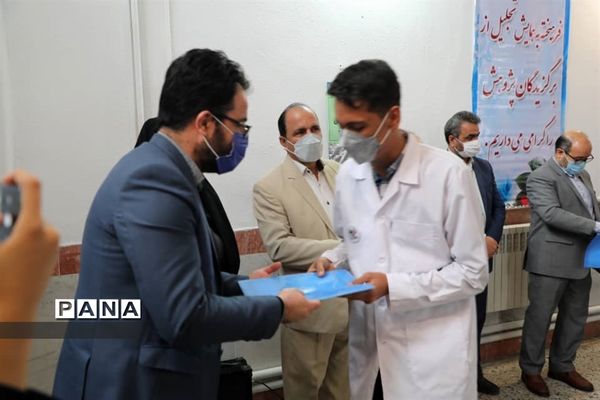 آیین نمادین نواختن زنگ هفته پژوهش در آموزش و پرورش ناحیه ۲مشهد