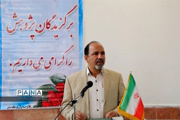 آیین نمادین نواختن زنگ هفته پژوهش در آموزش و پرورش ناحیه ۲مشهد