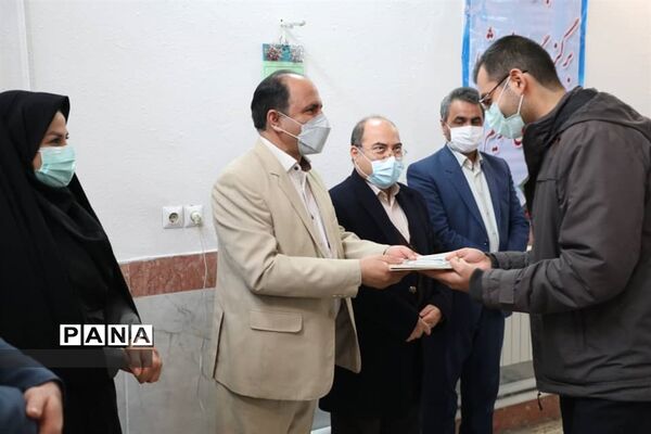 آیین نمادین نواختن زنگ هفته پژوهش در آموزش و پرورش ناحیه ۲مشهد